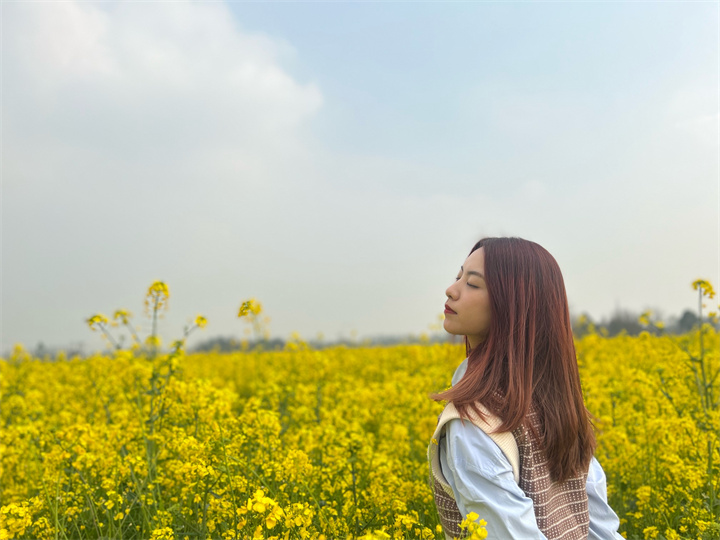 個(gè)人三等獎(jiǎng)  何夢(mèng)璇  面朝花海，春暖花開.jpg